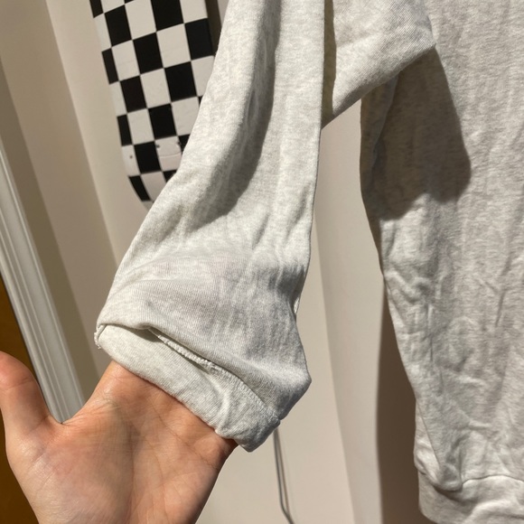 Aritzia TNA v-neck lightweight sweater - Picture 4 of 5